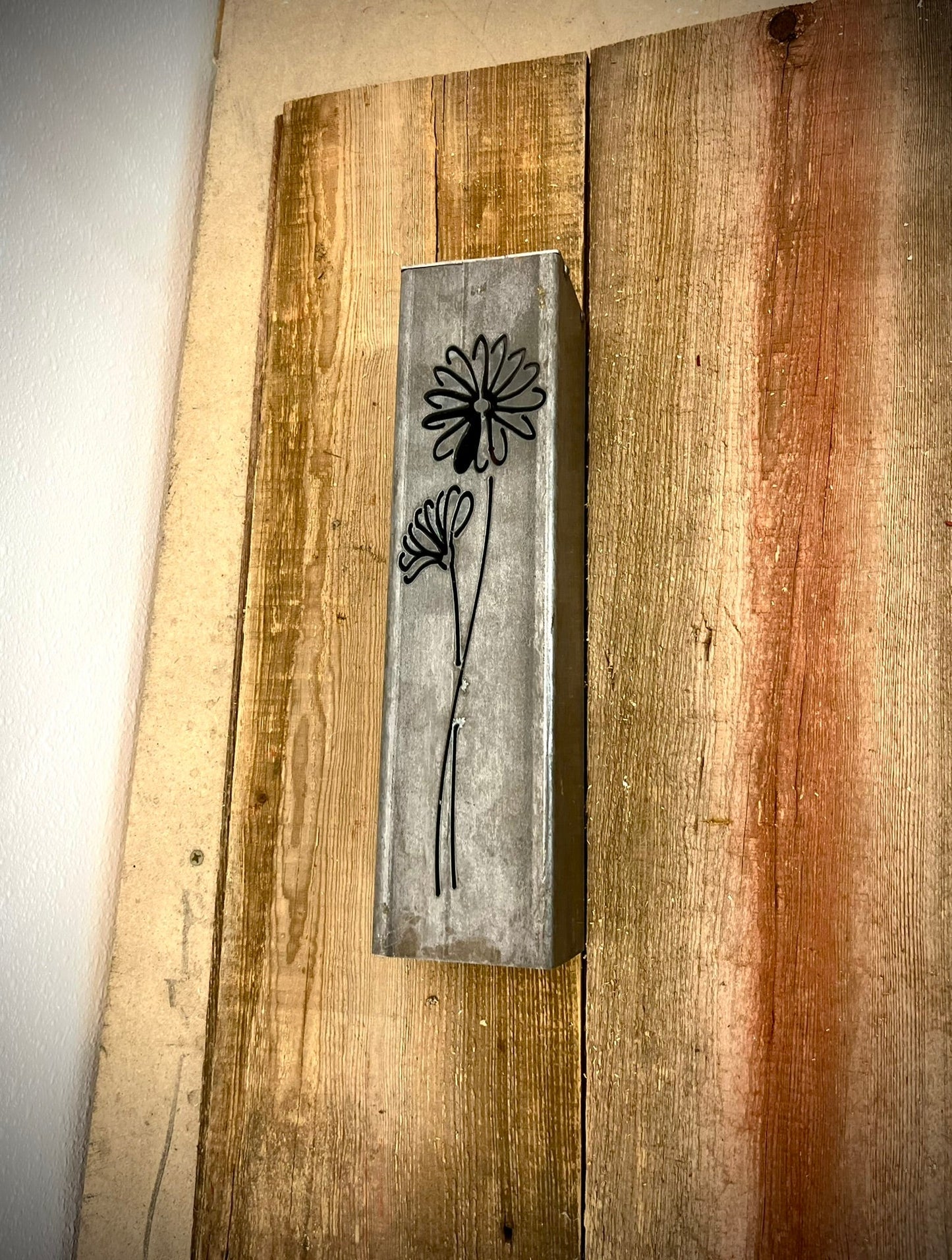 DEFECT - Daisy Pillar Luminary w/ Solar Cap - defect - Northern Forge, LLC