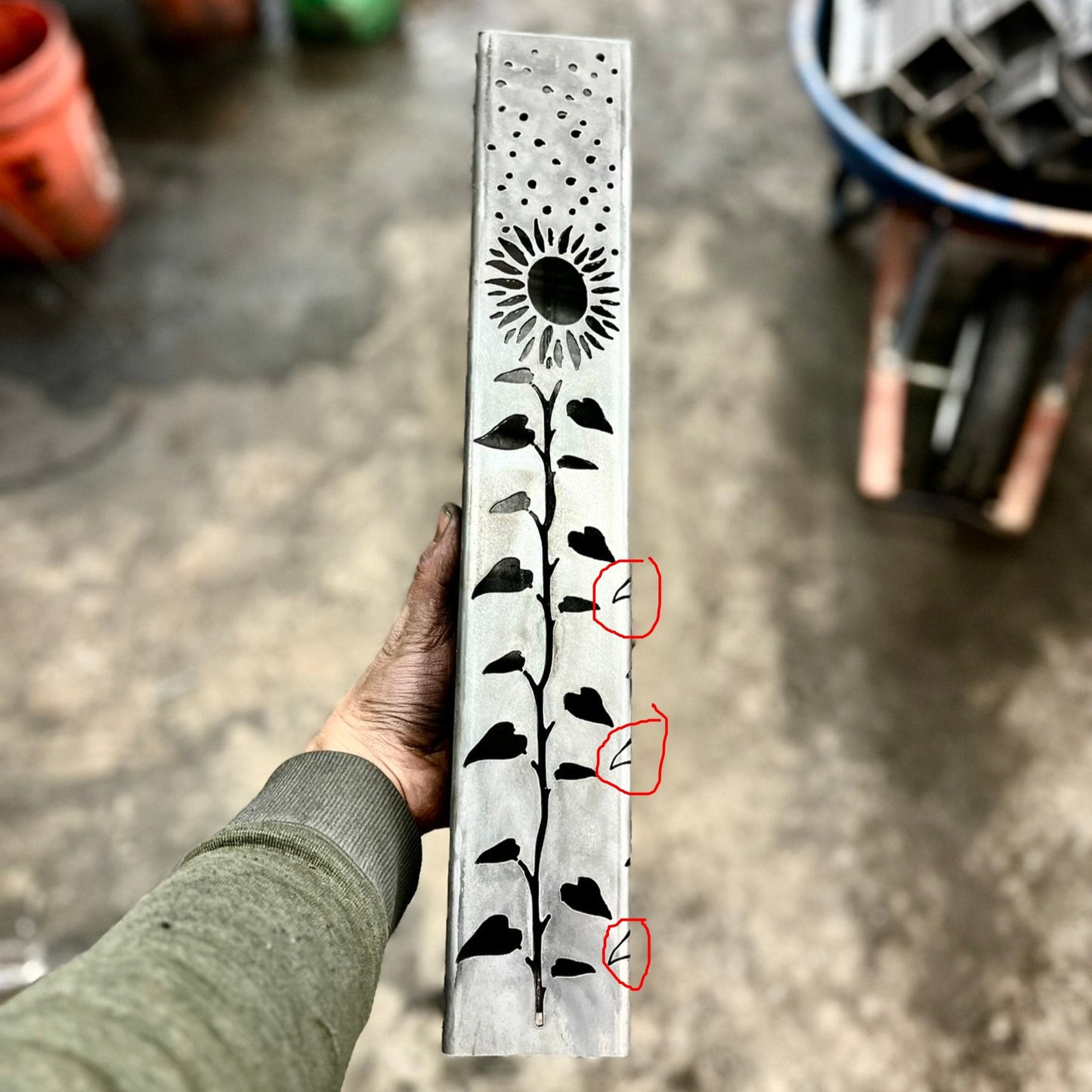 DEFECT - Sunflower Pillar Luminary w/ Solar Cap - defect - Northern Forge, LLC