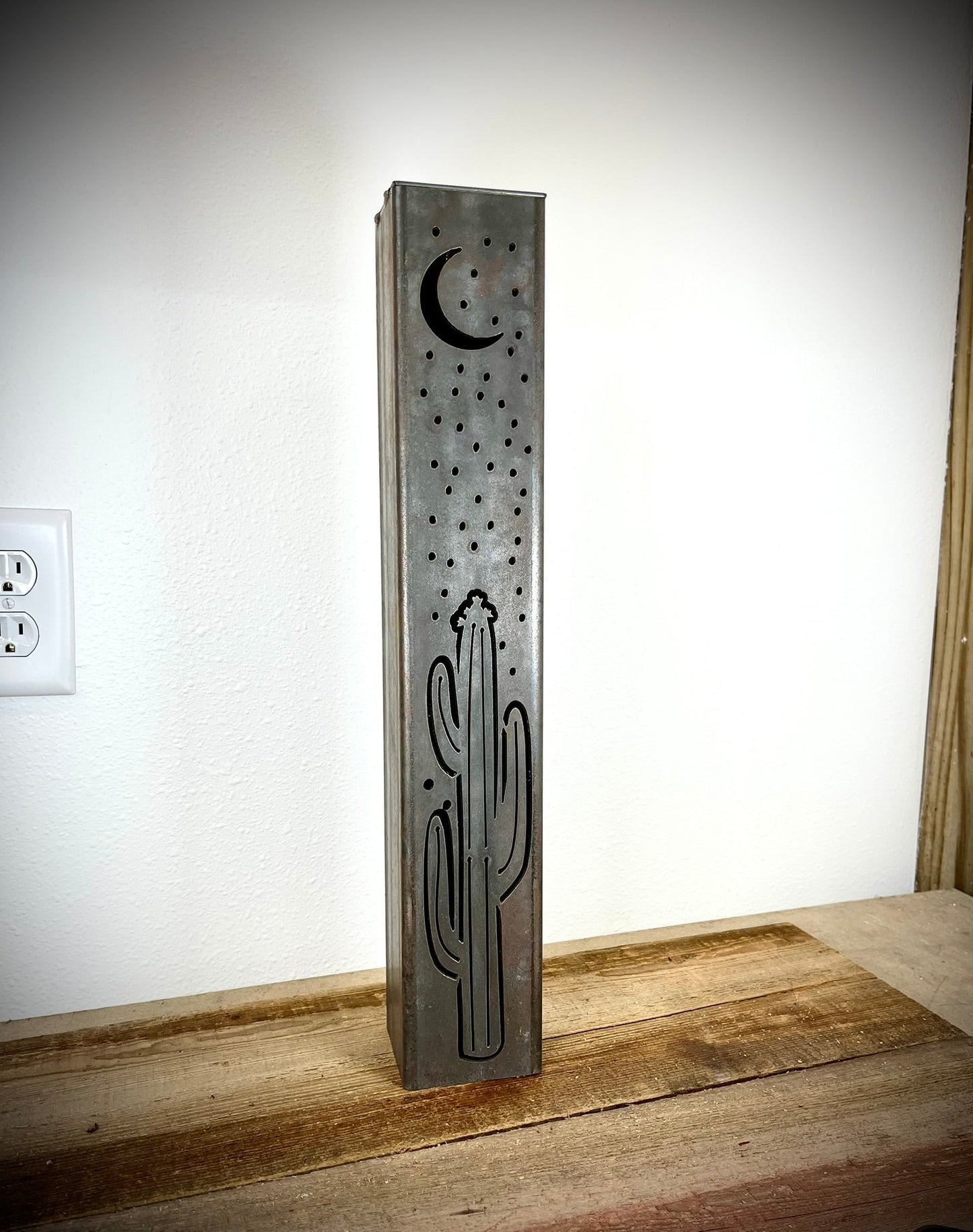 DISCONTINUED SIZE - Desert Pillar Luminary w/ Solar Cap | 18 - inch - defect - Northern Forge, LLC
