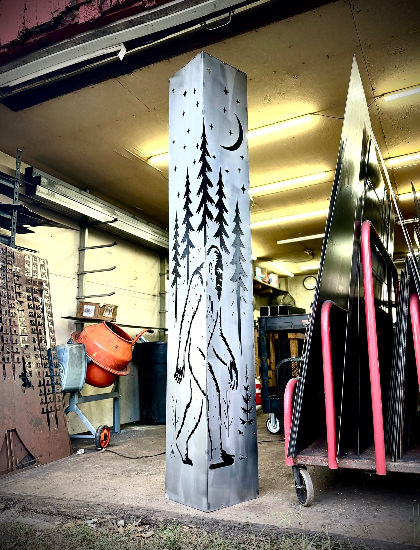 Sasquatch Corner Solar Pillar - Steel