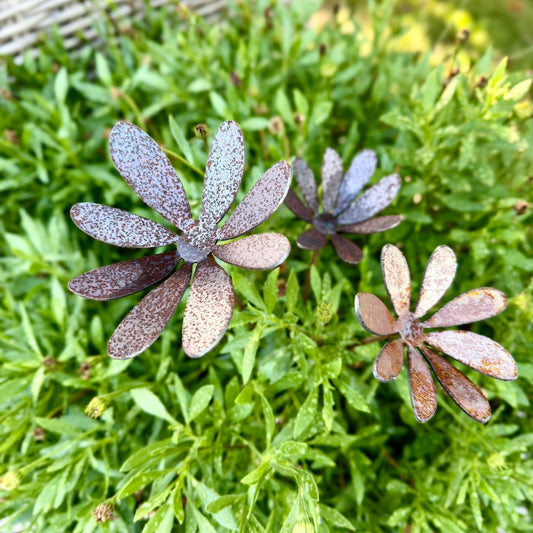 3-Pack Metal Daisy Flowers