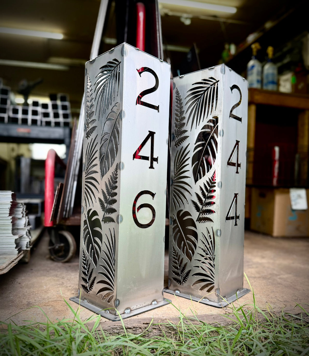 Tropical Breeze Address Solar Pillar Light - Steel