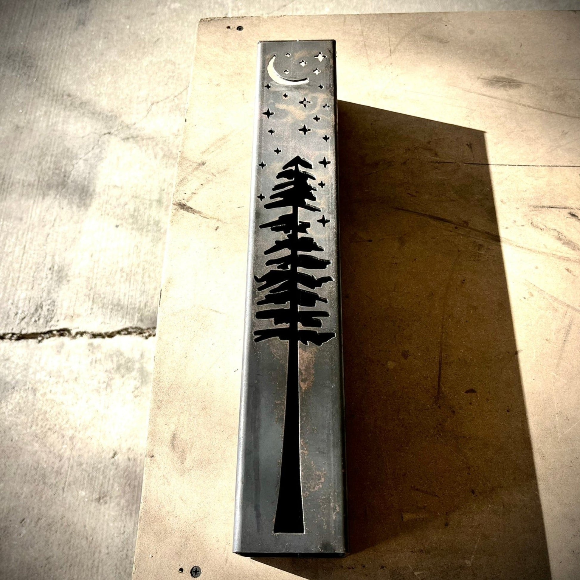 DEFECT - Pine Tree Pillar Luminary w/ Solar Cap | 18 - inch - defect - Northern Forge, LLC