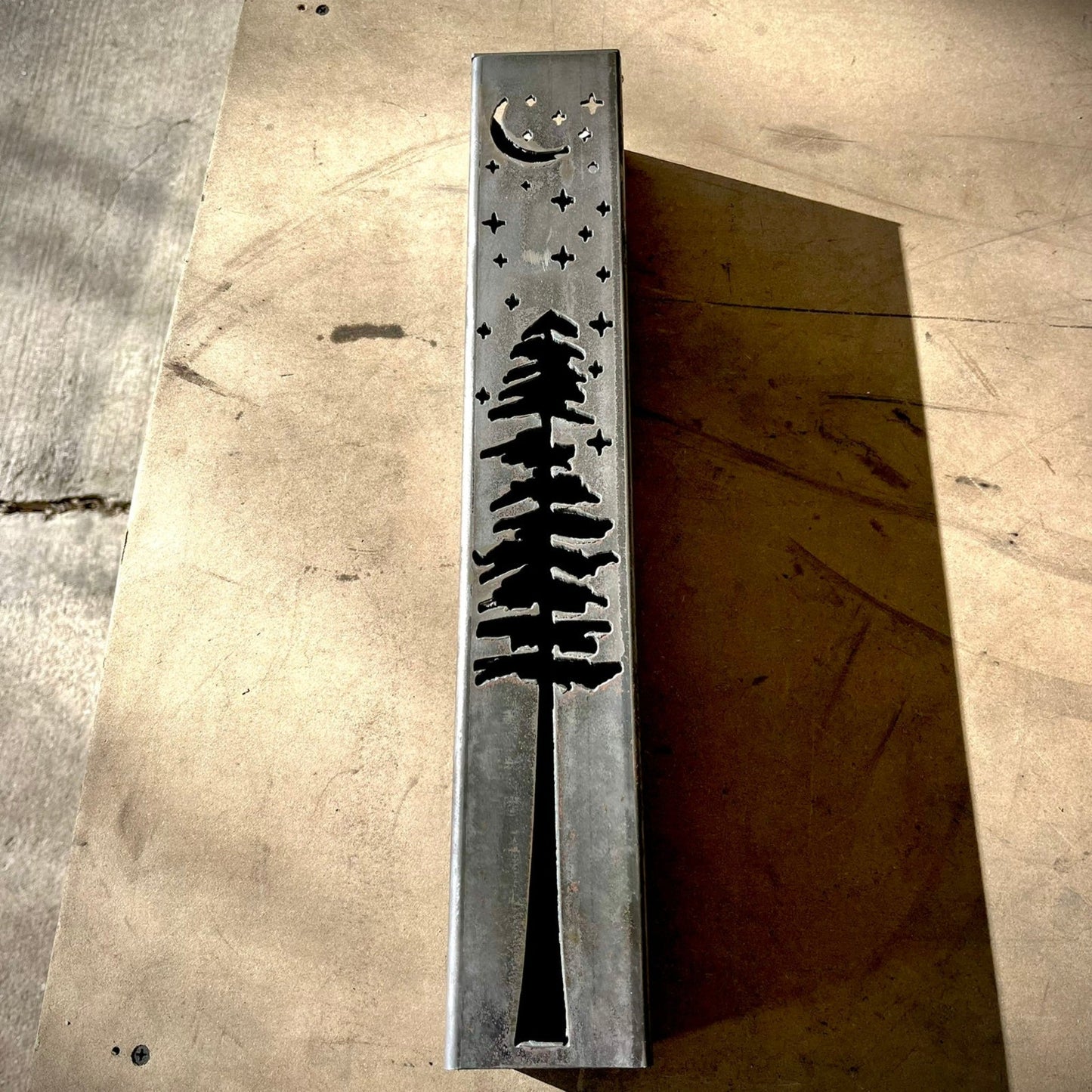 DEFECT - Pine Tree Pillar Luminary w/ Solar Cap | 18 - inch - defect - Northern Forge, LLC