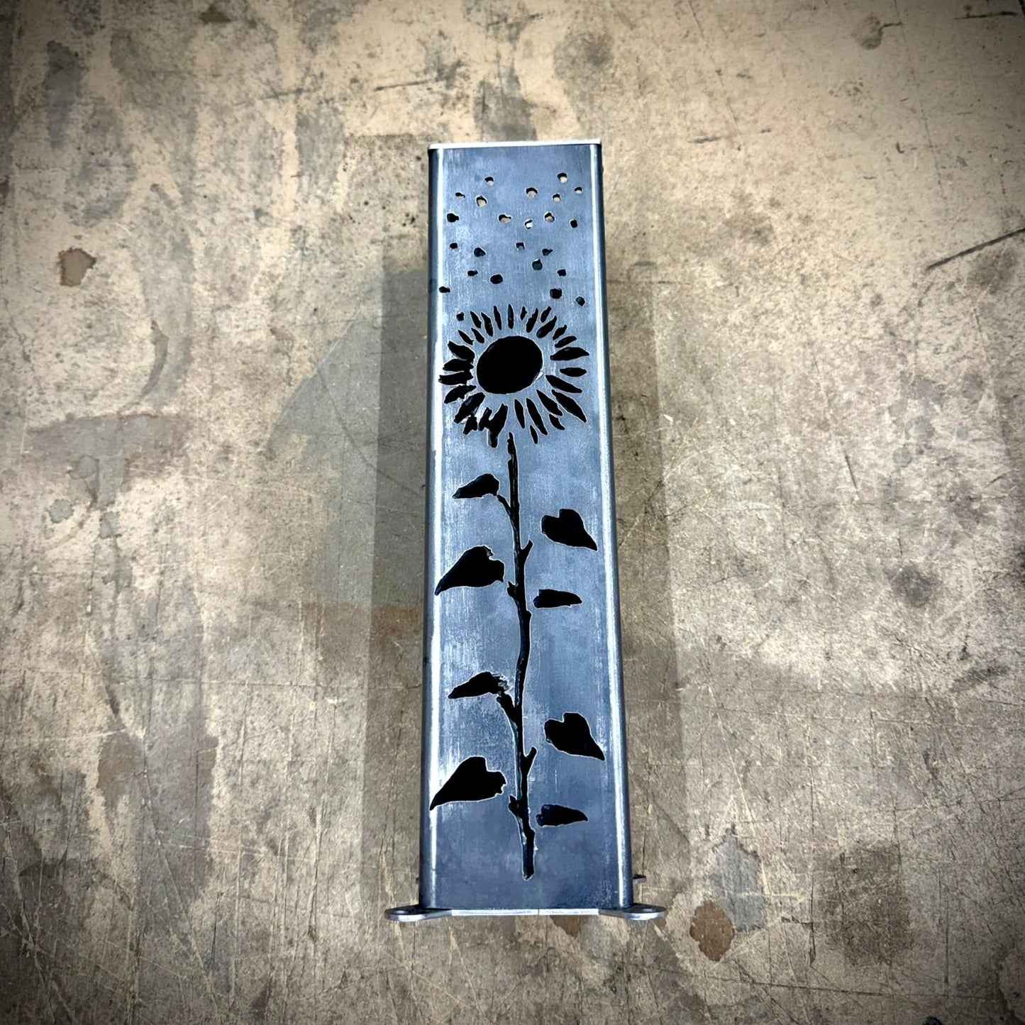DEFECT - Sunflower Pillar Luminary w/ Solar Cap | 12 - inch - defect - Northern Forge, LLC